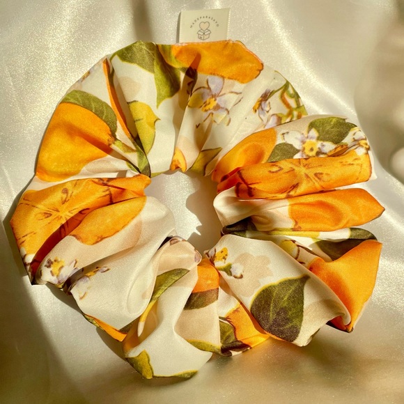 Oversized Lemon Print Scrunchie - Picture 2 of 3